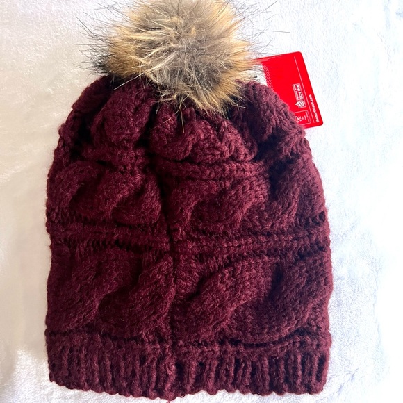 The Northface Triple Cable Fur Pom Beanie NWT - Picture 2 of 4